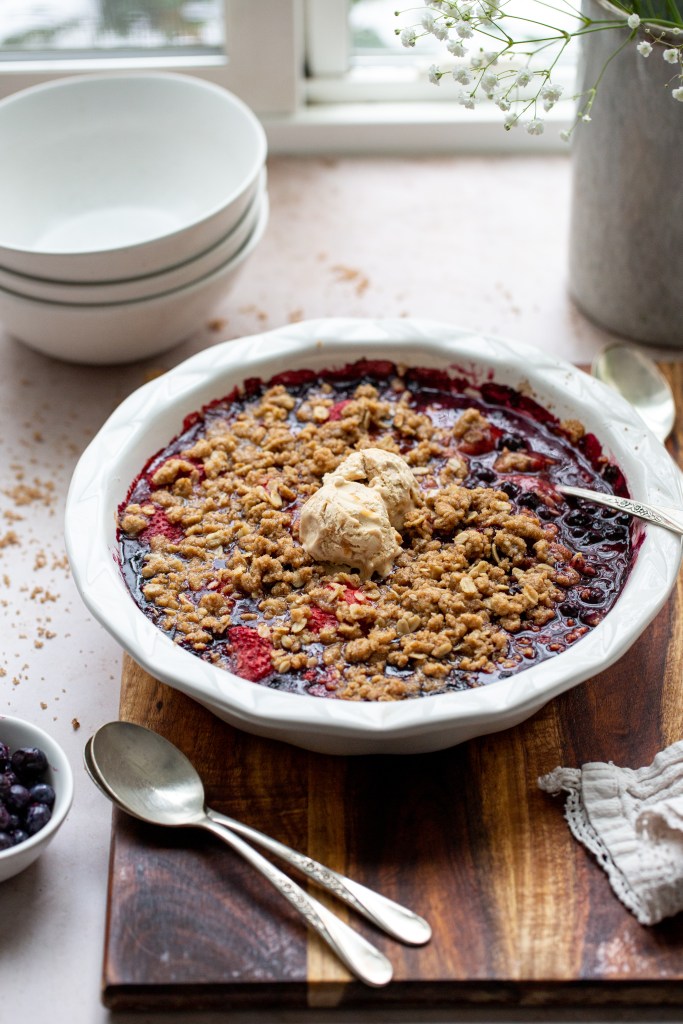 berry fruit crisp with a spoon in it